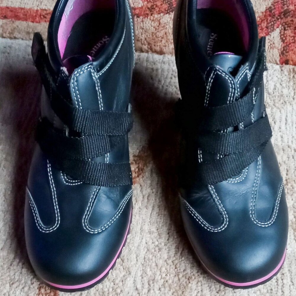 Edgy RARE Vintage Skechers Somethin’ else Black/Pink Leather Sneaker Heels - Picture 2 of 16